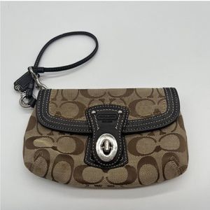 Coach turn lock Signature Brown Wristlet